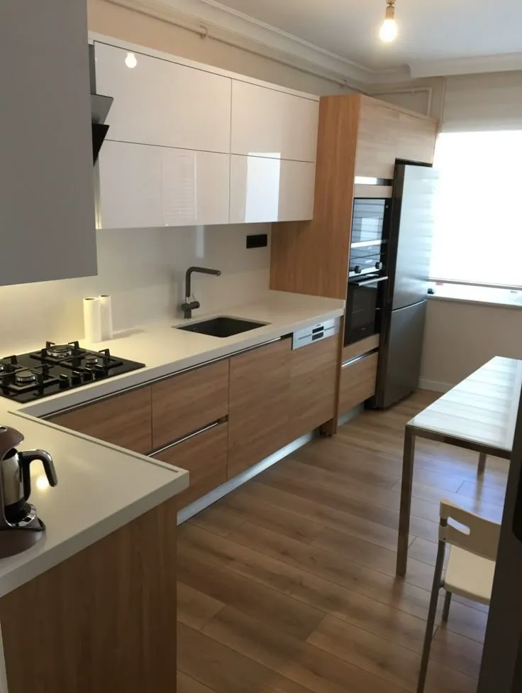 Cuisine sur-mesure OSKAP, façades blanc laqué et bois